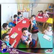 طلاب ال kg1 والتعرف عالحيوانات والعد بالمكعبات